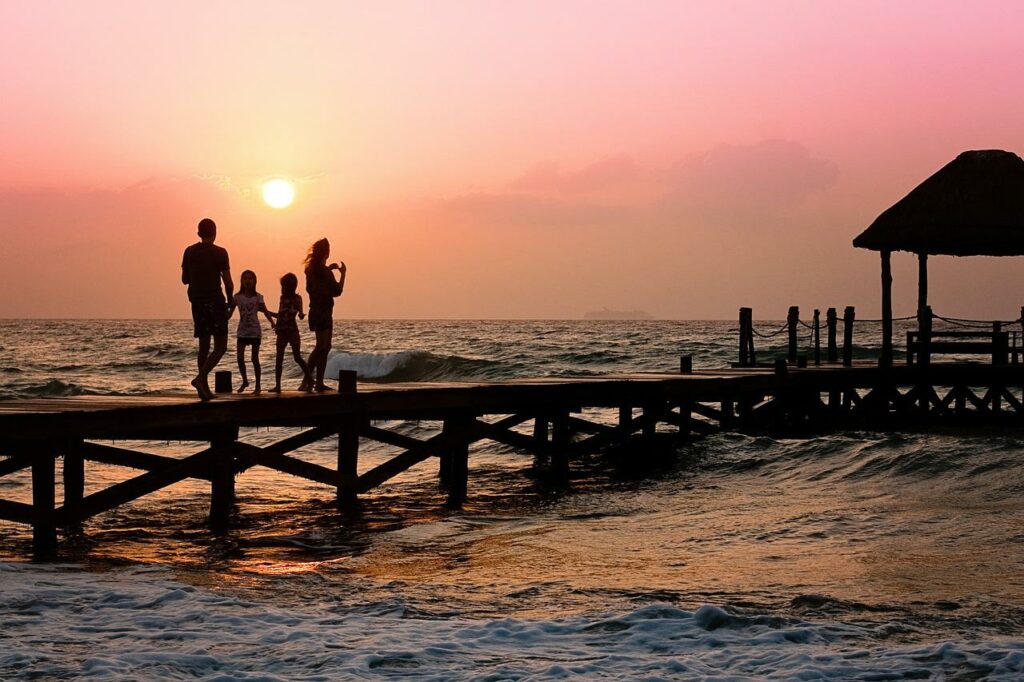 family, pier, man-591579.jpg